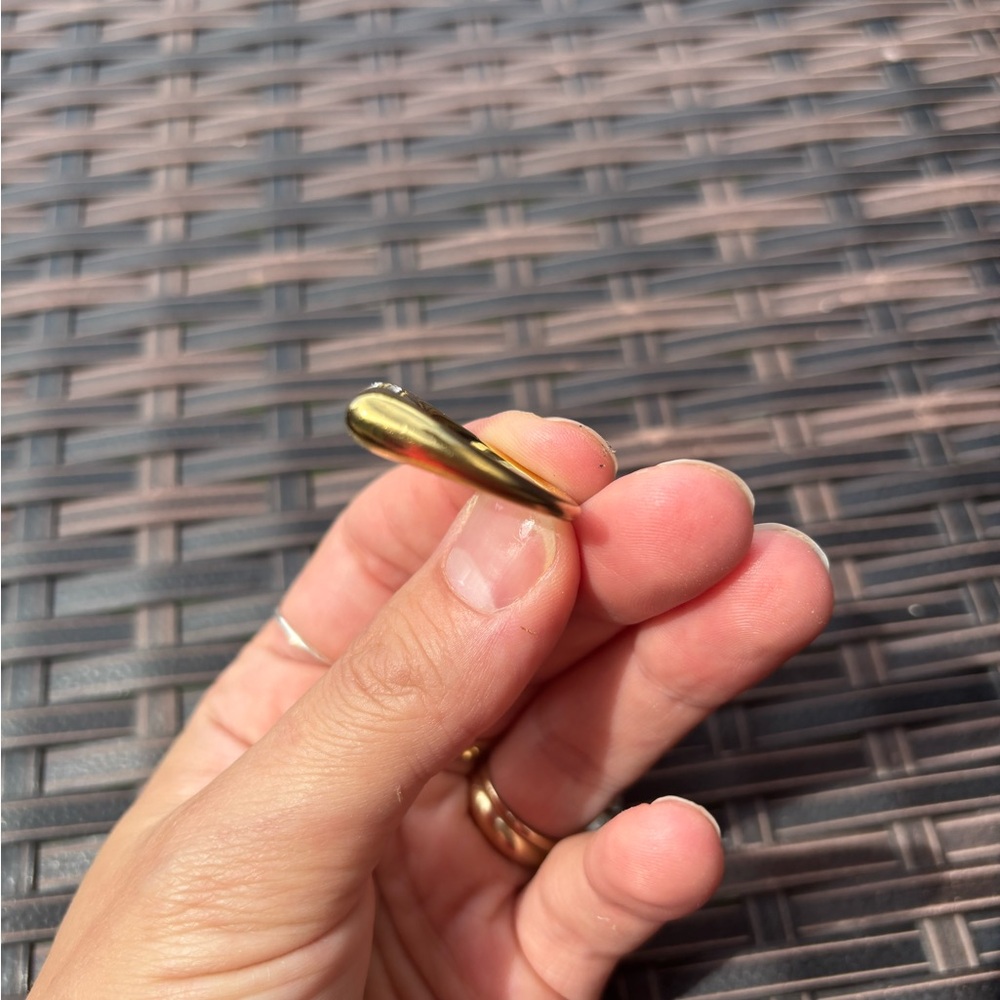 Elegant Gold Chunky Ring with Crystal Accents Size 8 - Picture 5 of 7